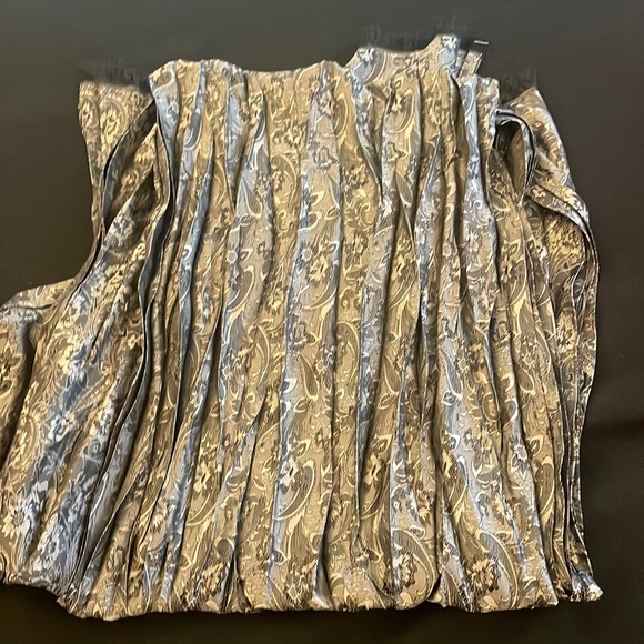 Scarf - Picture 1 of 3